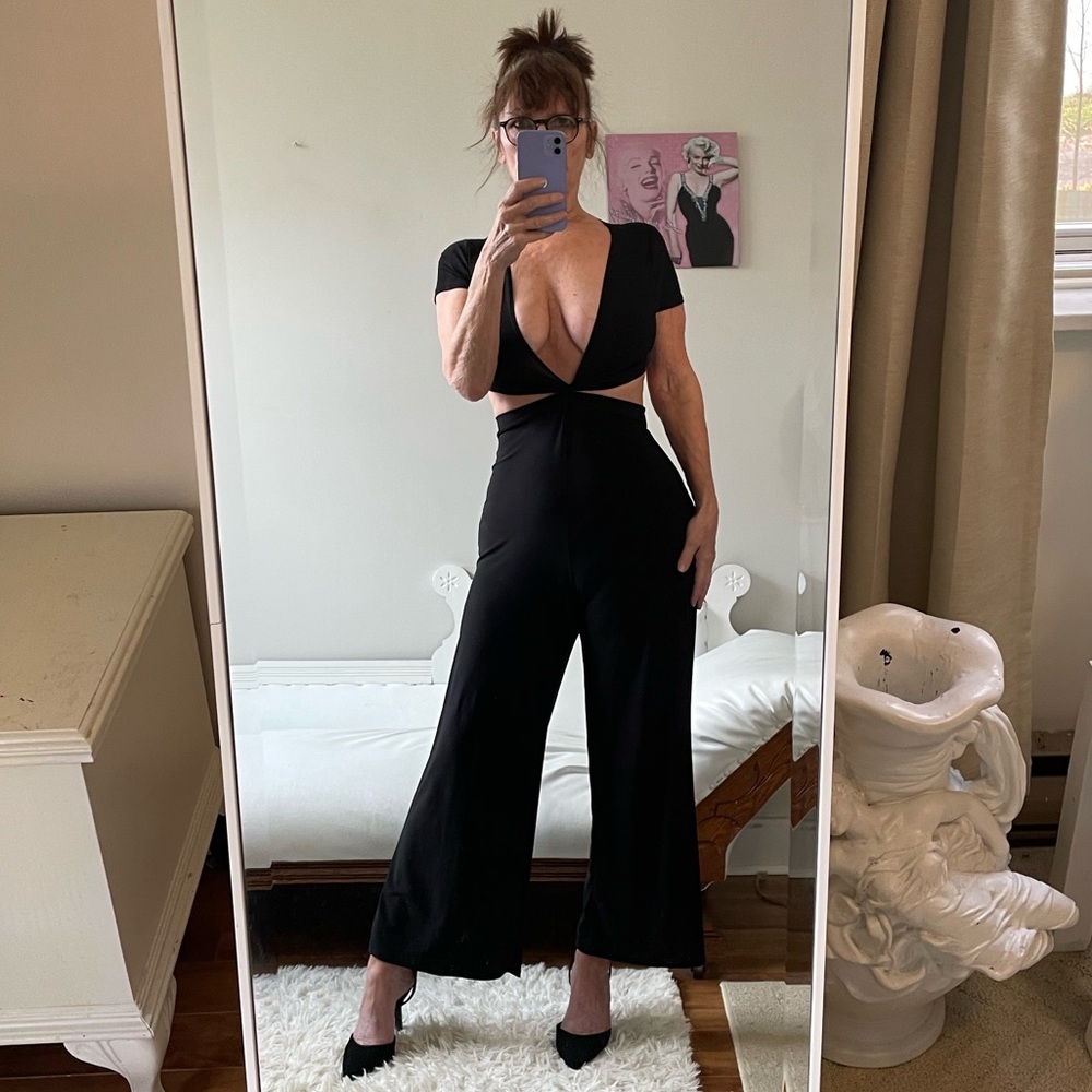 BLACK SHORT SLEEVE WIDE LEG JUMPSUIT STRETCH WAIST EXPOSED SIDES BUST VINTAGE